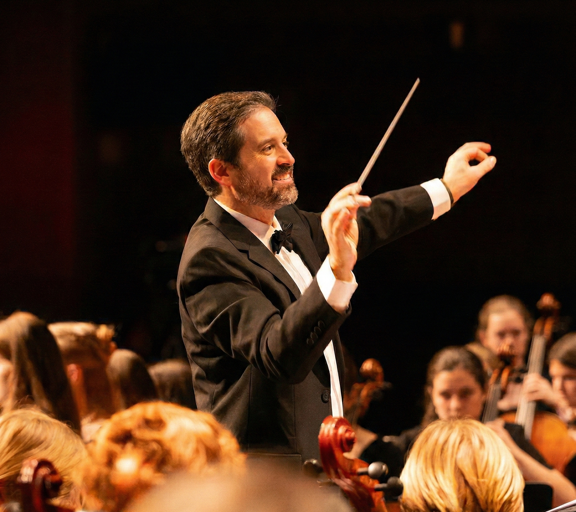 Christopher Cinquini conducting performance ensemble